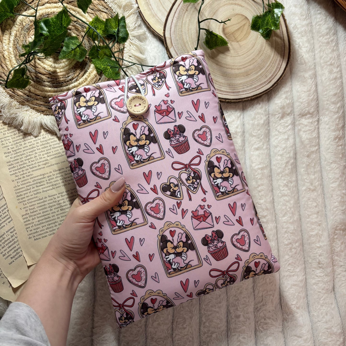 Funda literaria Mickey y Minnie enamorados