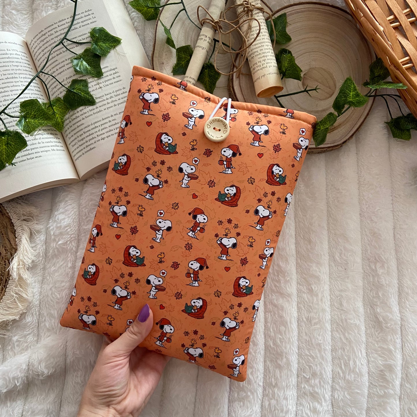 Funda literaria Snoopy en otoño