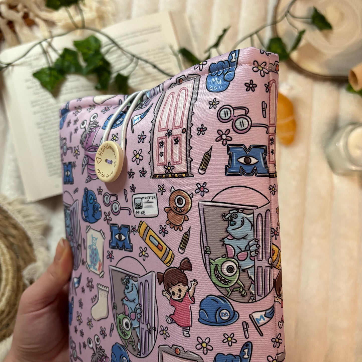 Funda literaria Monstruos S.A