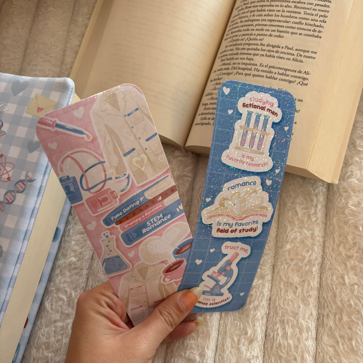 Pack 2 marcapáginas inspirados en La hipótesis del amor holográficos