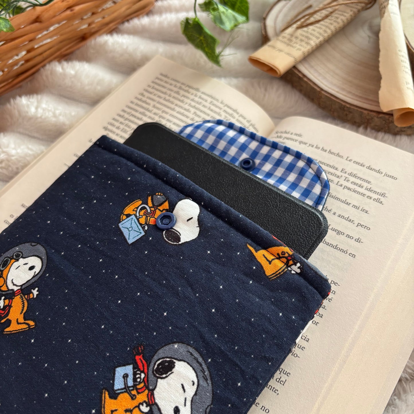 Funda para ebook Snoopy en el espacio
