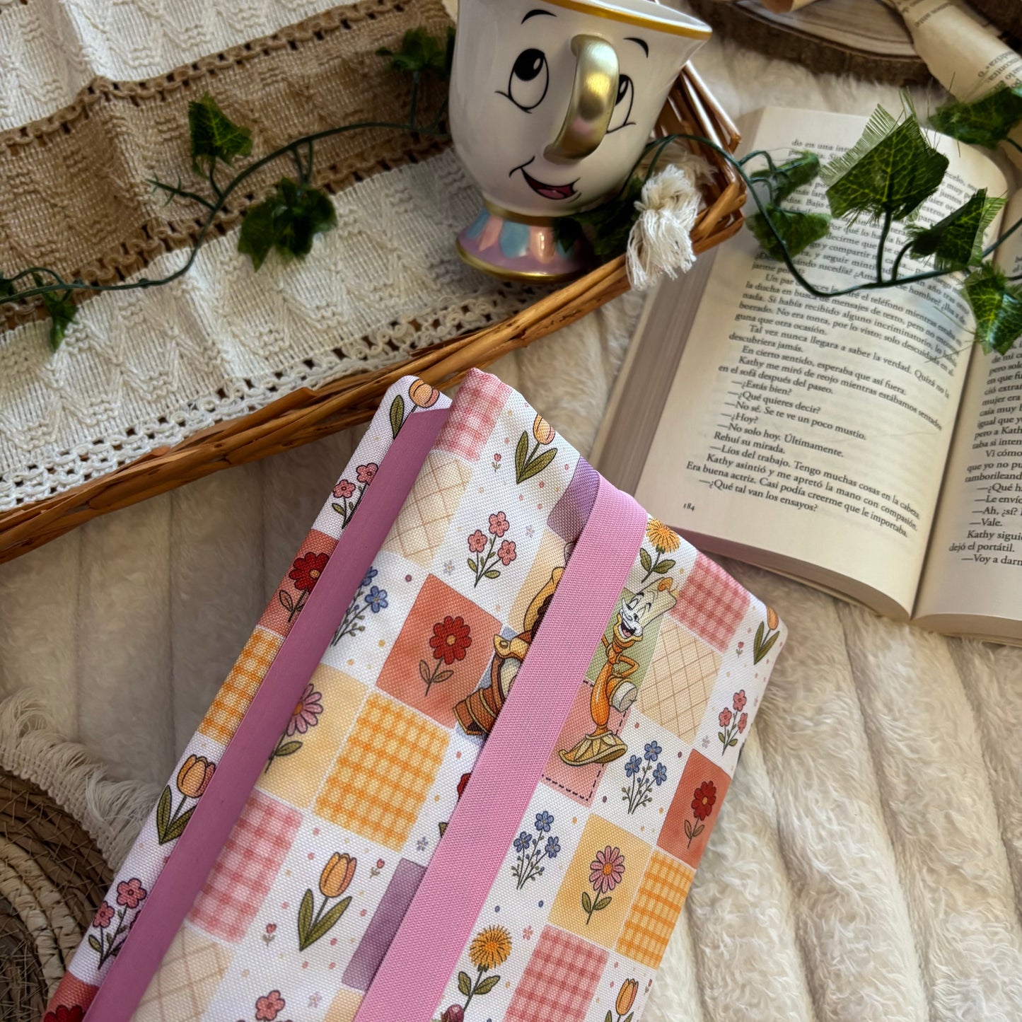 Funda ajustable Bella y Bestia Bloom impermeable