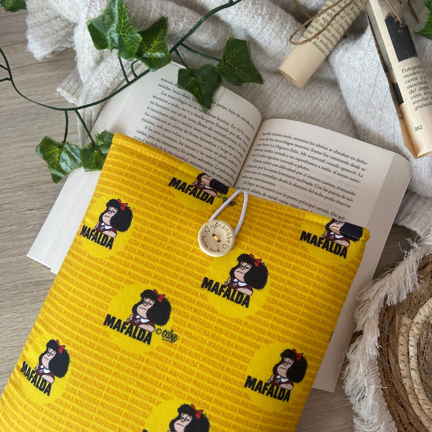 Funda literaria Mafalda en amarillo outlet