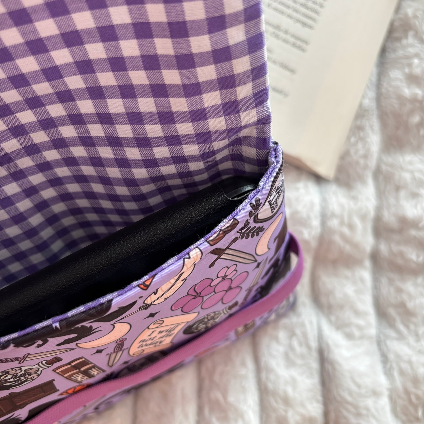 Funda de solapas para ebook Basgiath war college