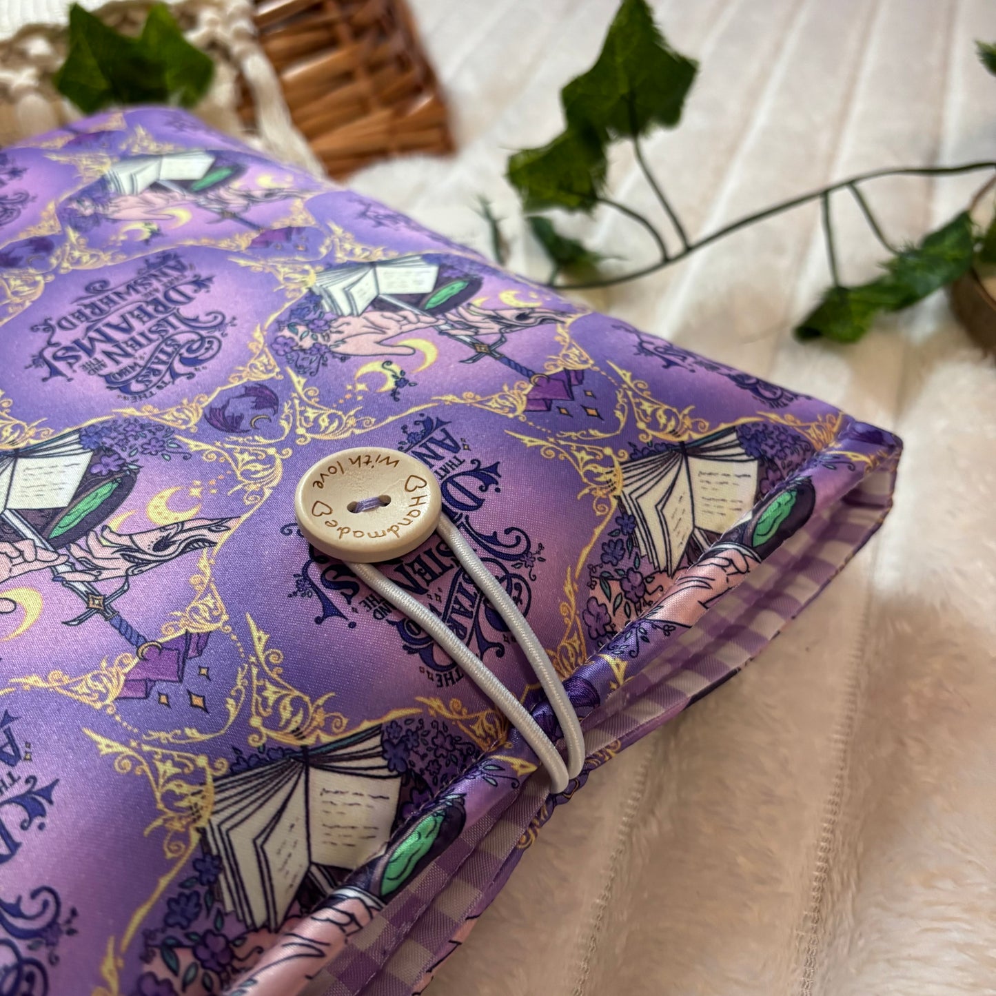 Funda literaria To the stars who listen and the dreams that are answered