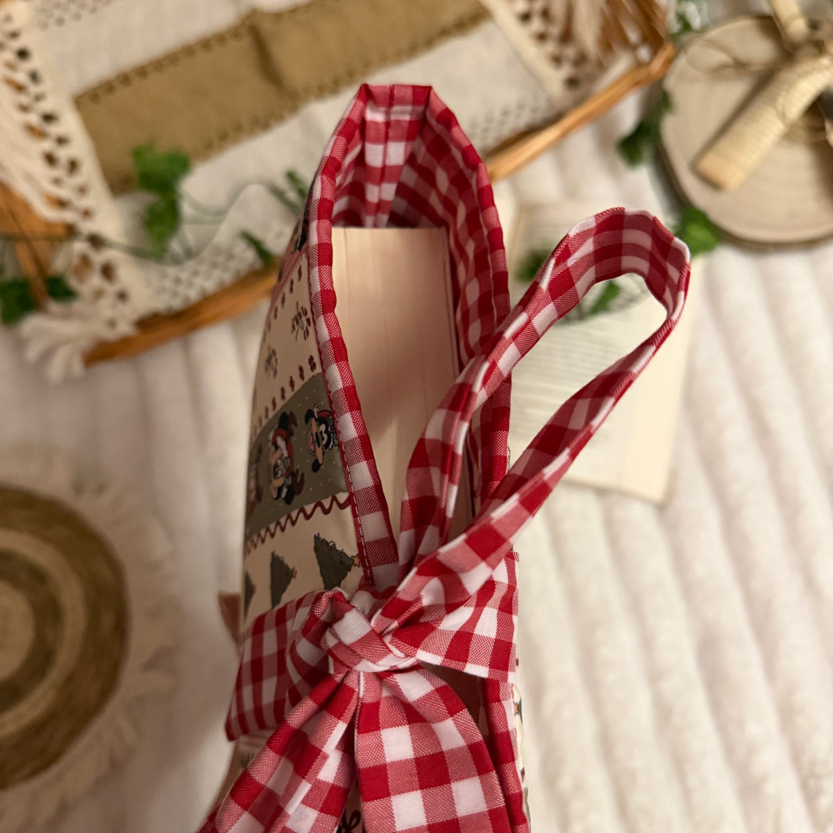 Funda literaria amigos Disney en Navidad con lazo