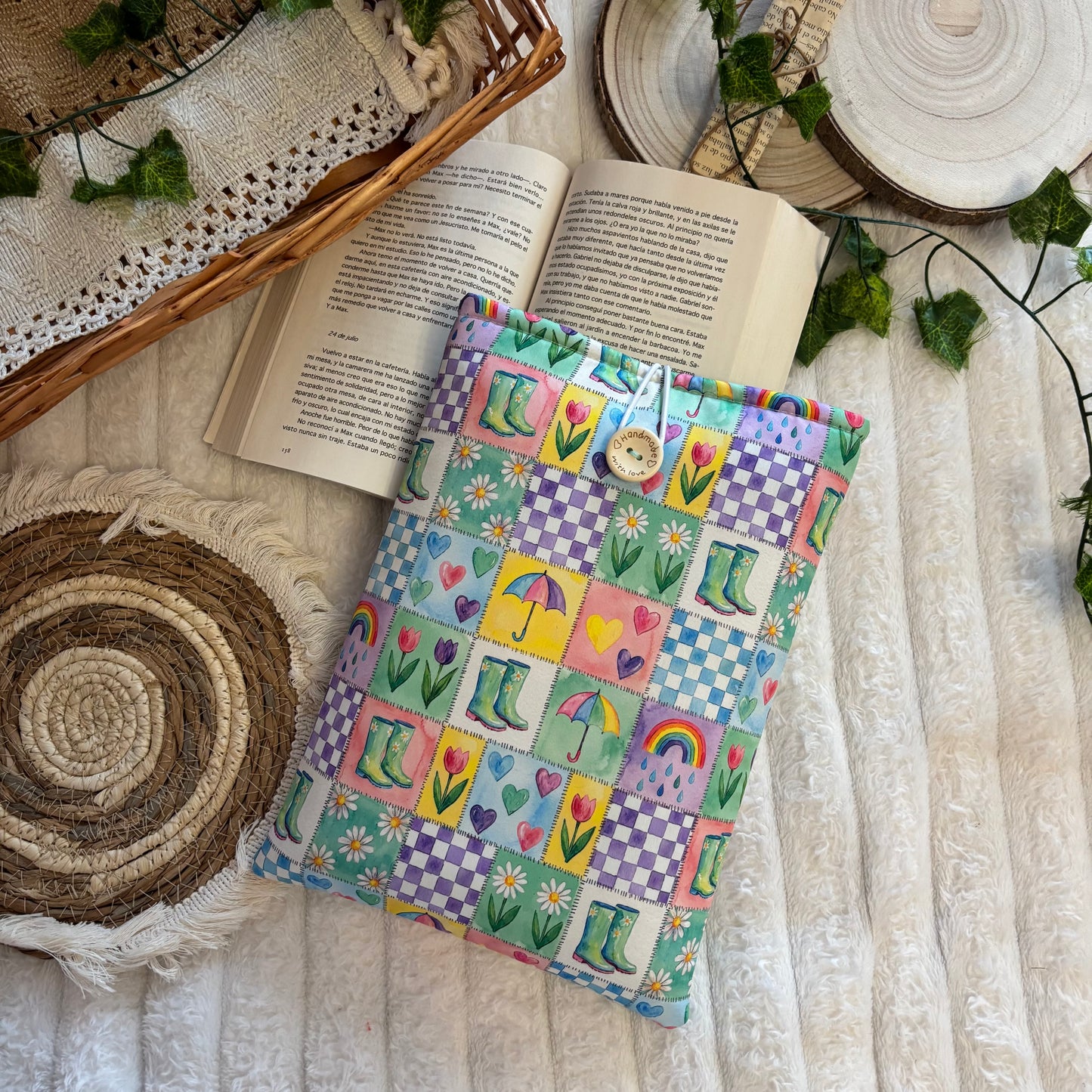 Funda literaria corazones de Abril