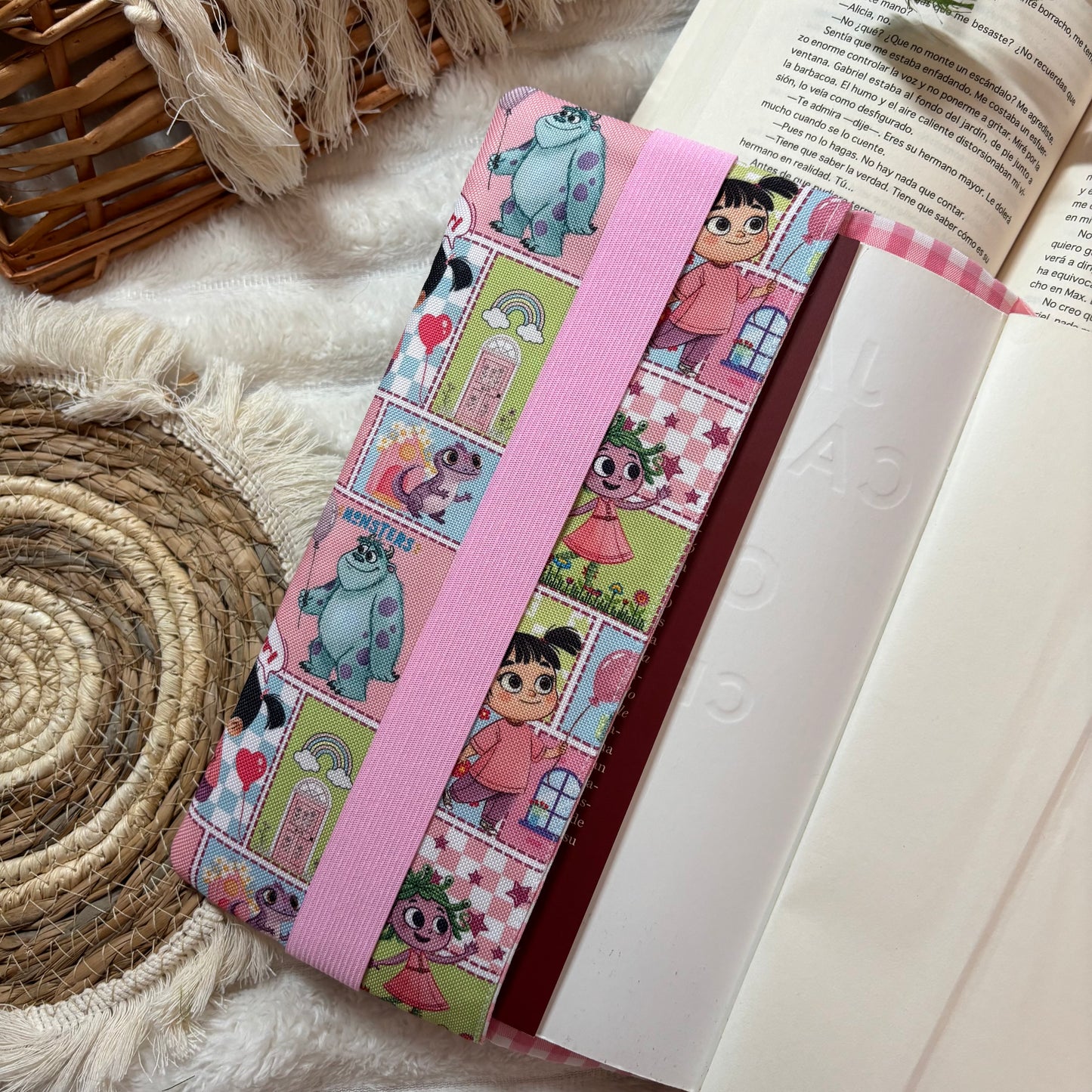 Funda ajustable collage Monstruos S.A