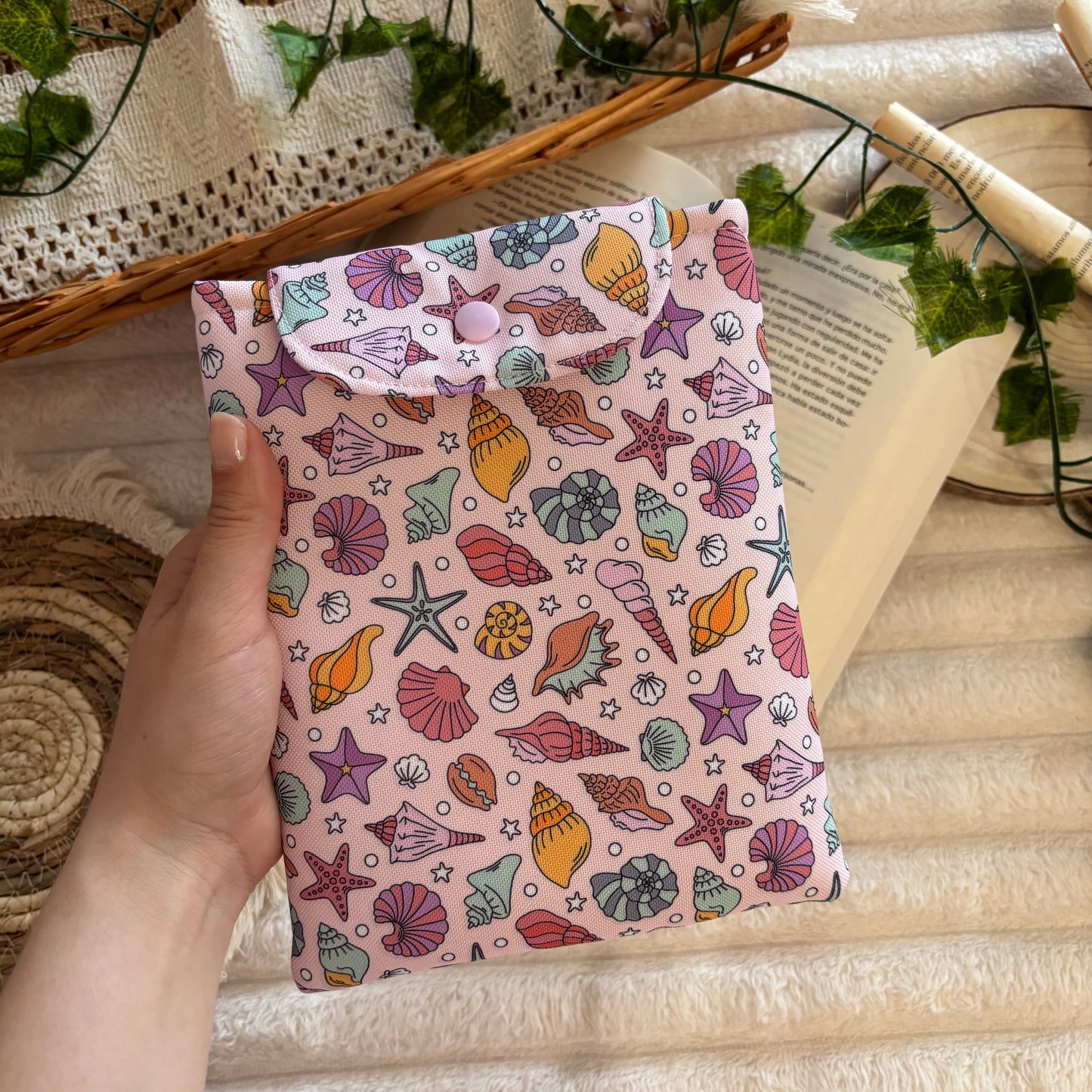 Funda kindle/kobo libra colour conchitas impermeable