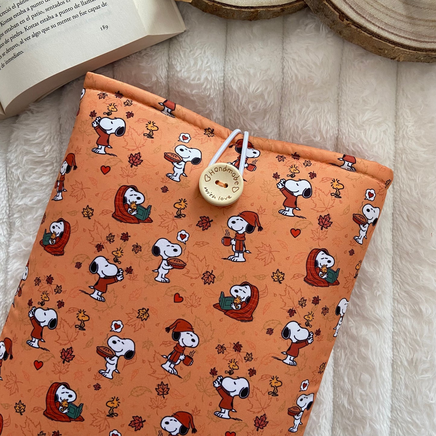 Funda literaria Snoopy en otoño