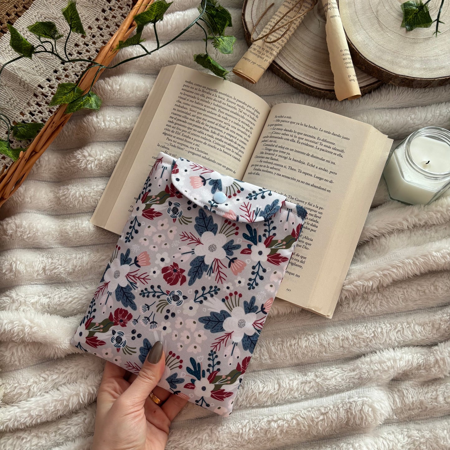 Funda para ebook flores en gris impermeable