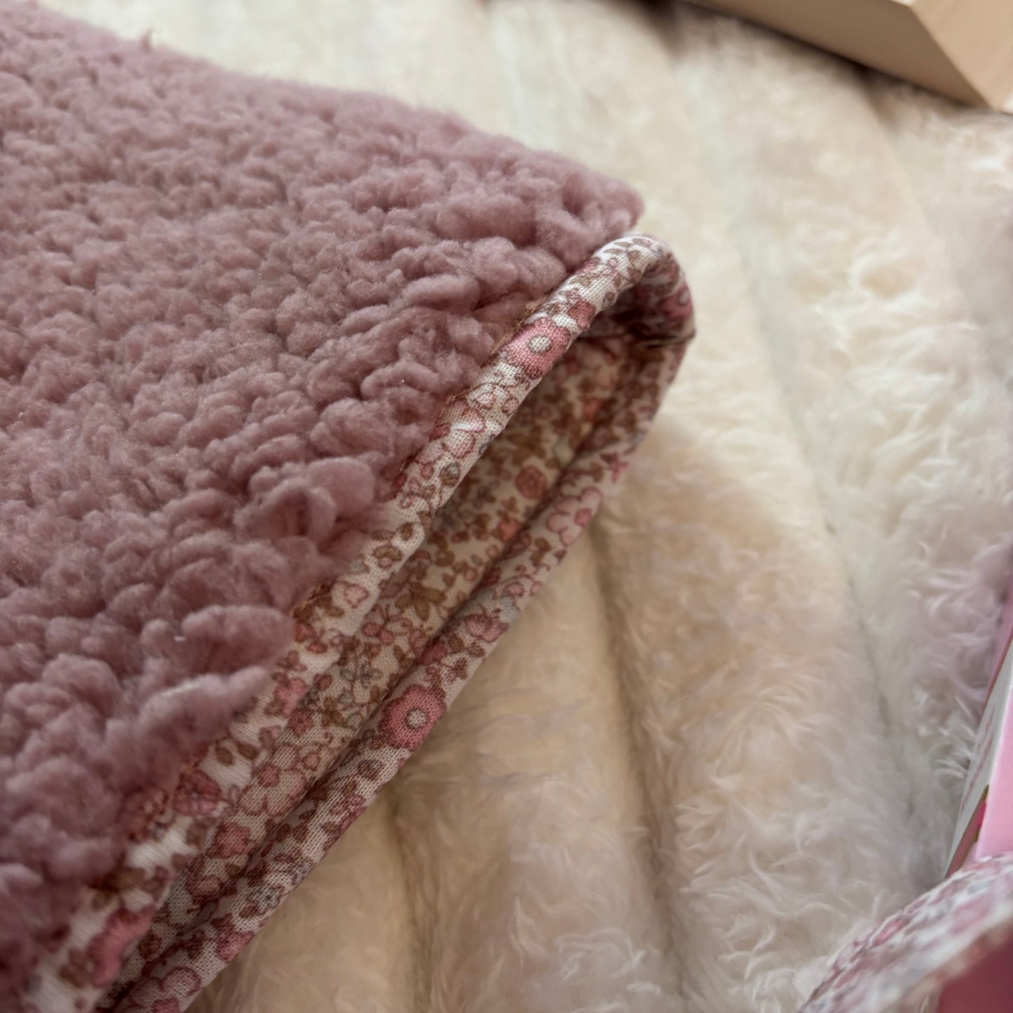 Funda literaria borreguito Wanda