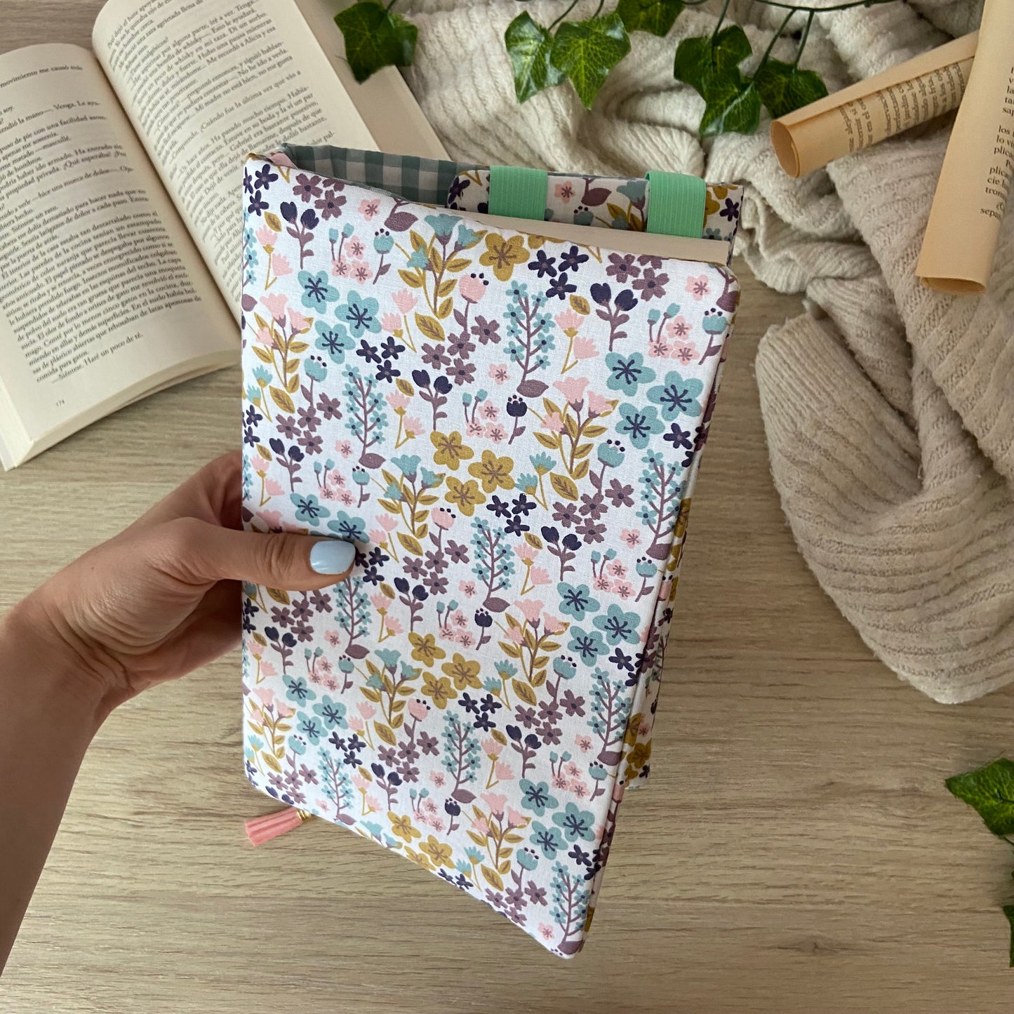 Funda ajustable flores en el jardín