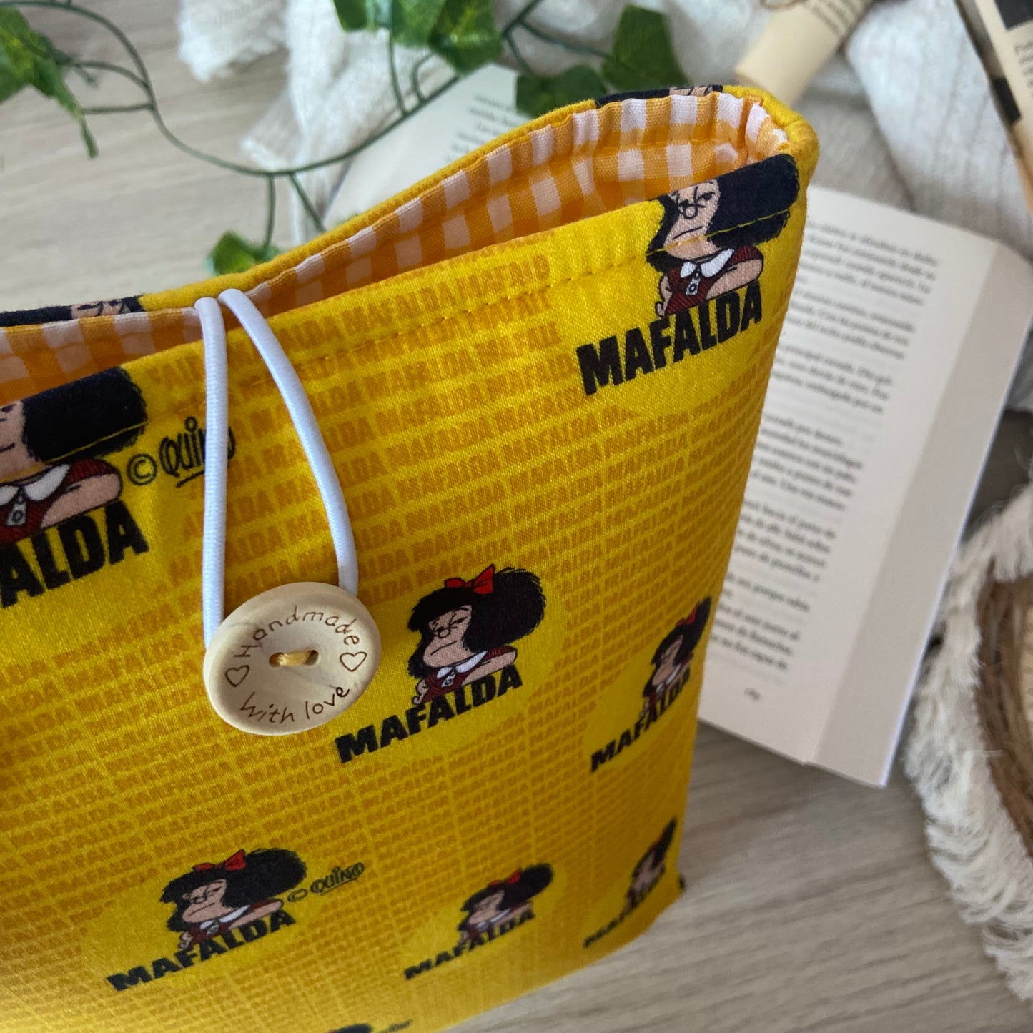 Funda literaria Mafalda en amarillo outlet