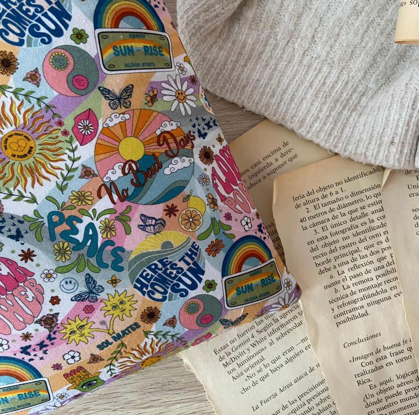 Funda literaria hippie love