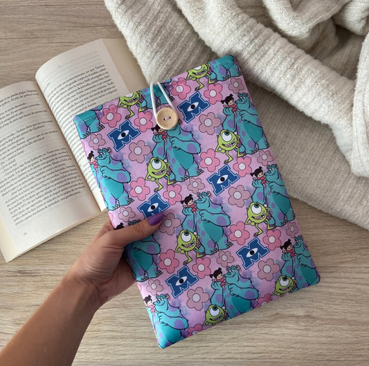 Funda literaria Monstruos S.A.