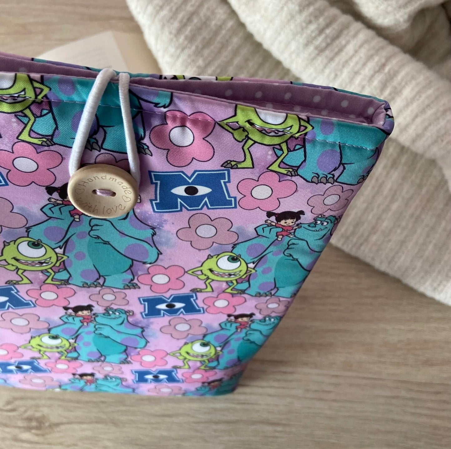 Funda literaria Monstruos S.A.