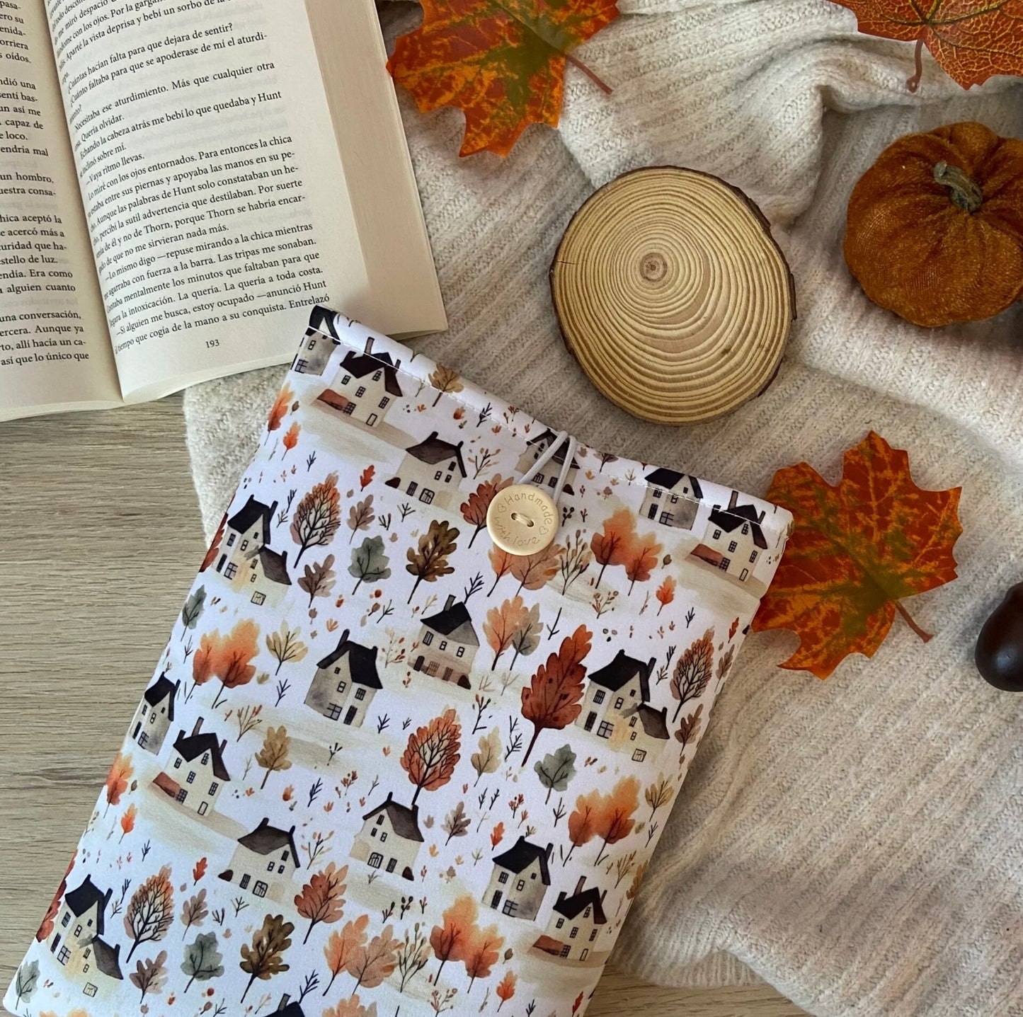 Funda literaria pueblo otoñal