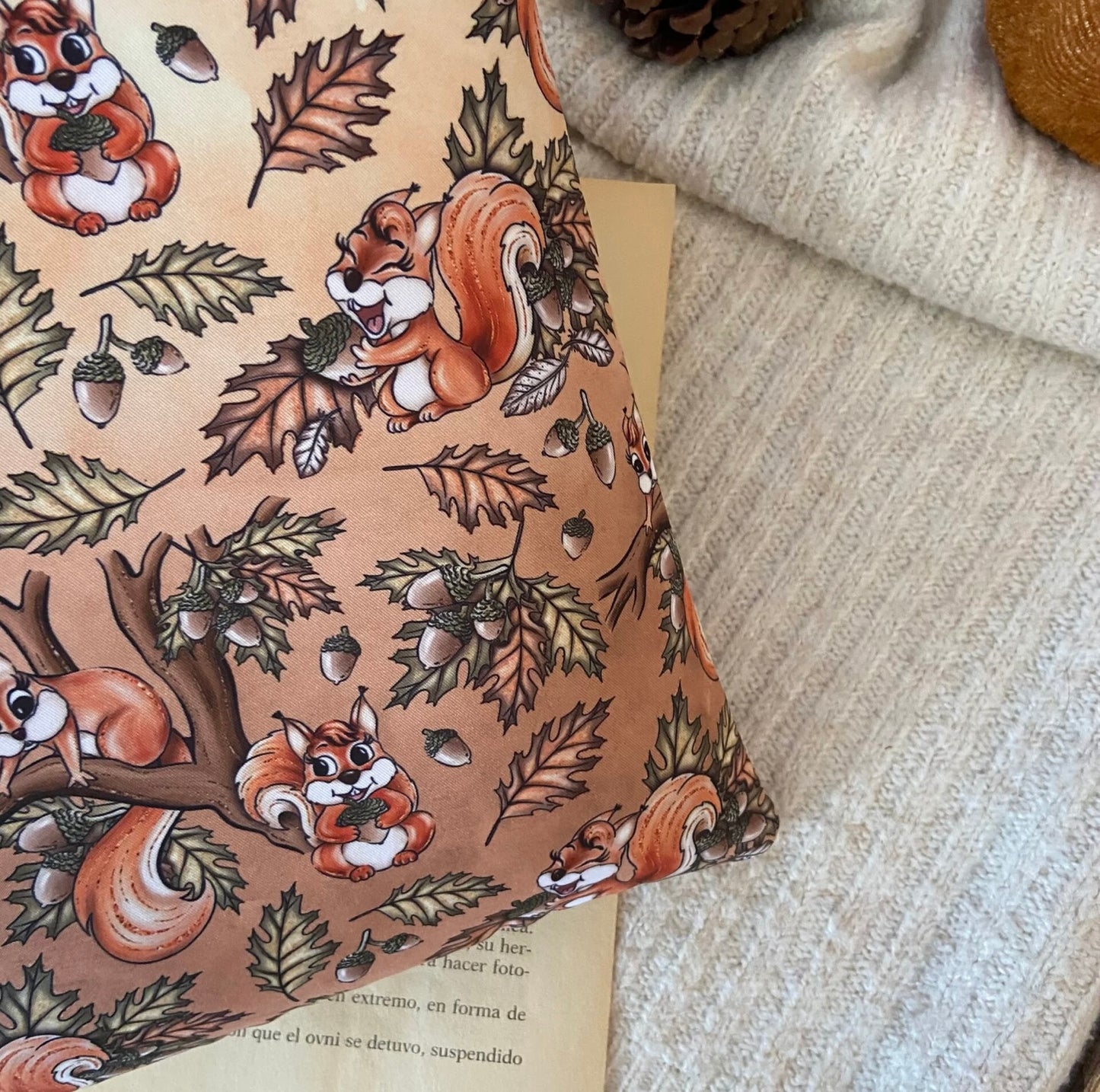 Funda literaria ardillitas
