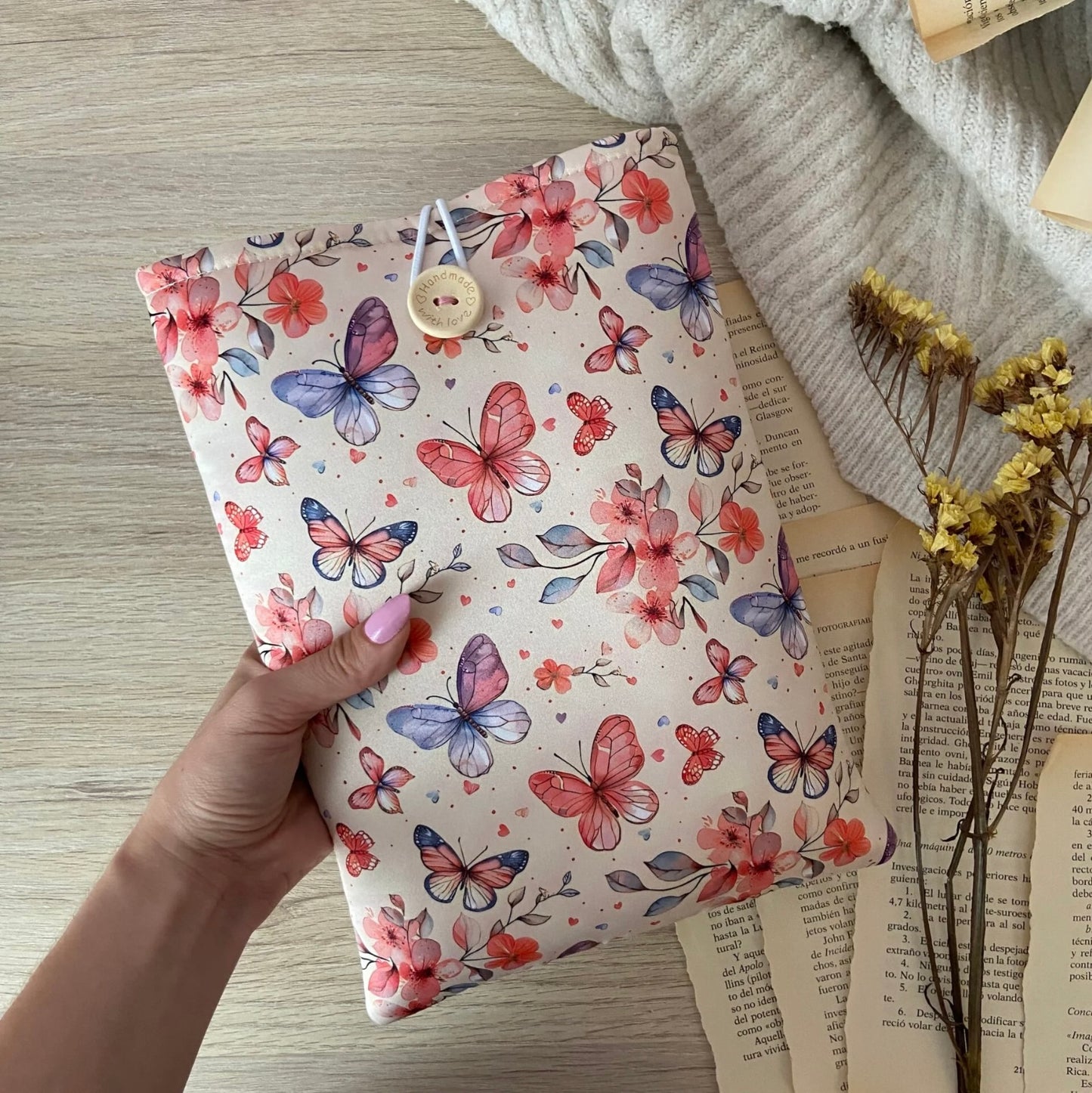 Funda literaria mariposas y flores