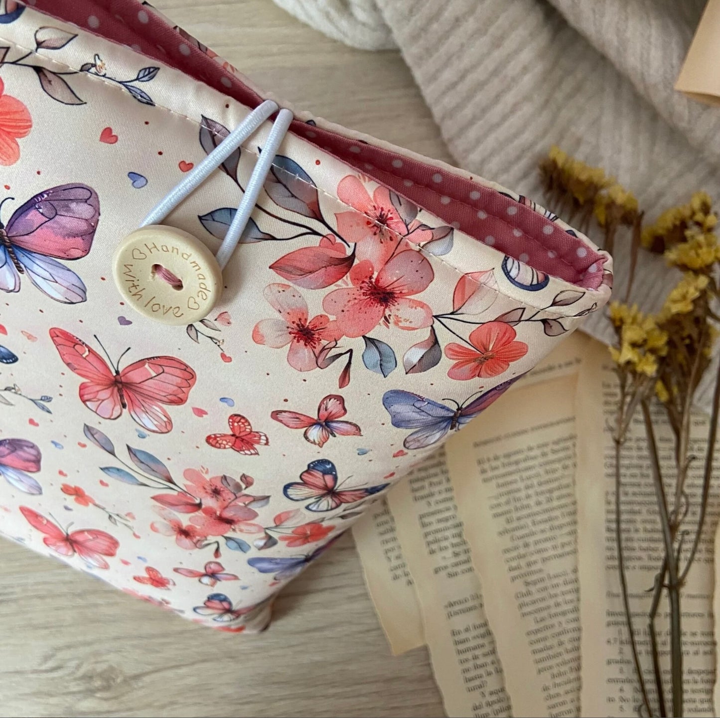 Funda literaria mariposas y flores