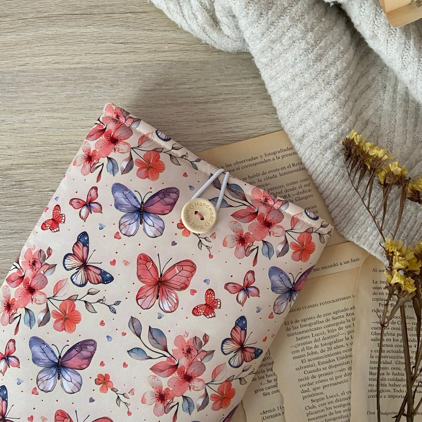 Funda literaria mariposas y flores