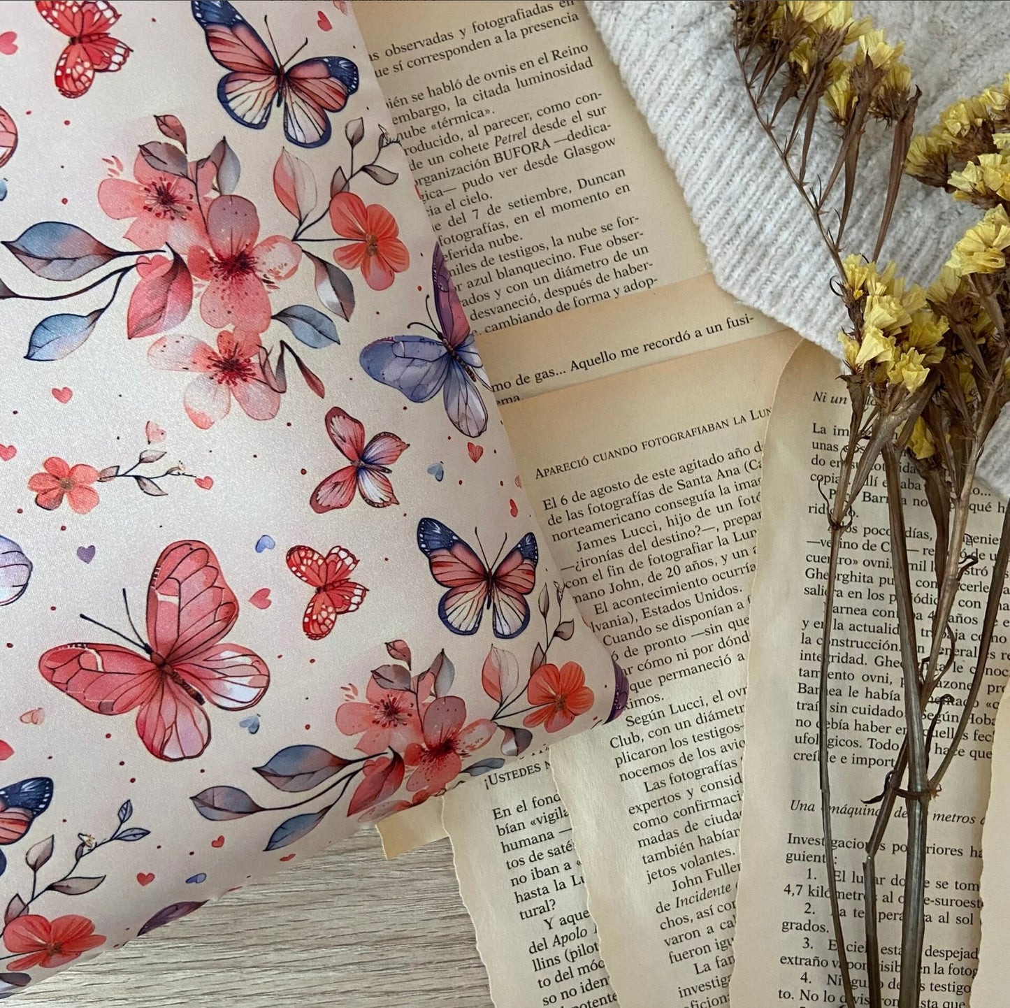 Funda literaria mariposas y flores