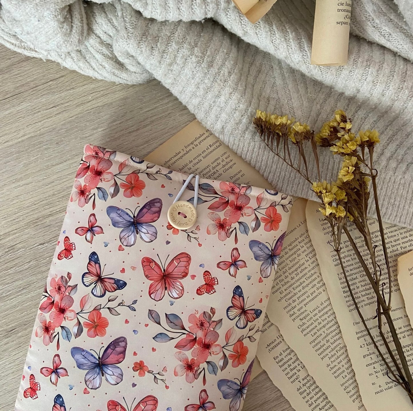 Funda literaria mariposas y flores