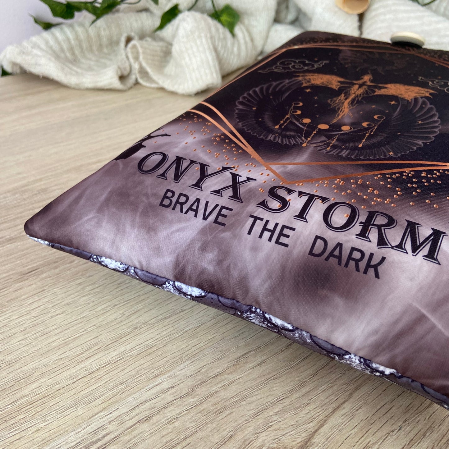 Funda literaria Onyx Storm