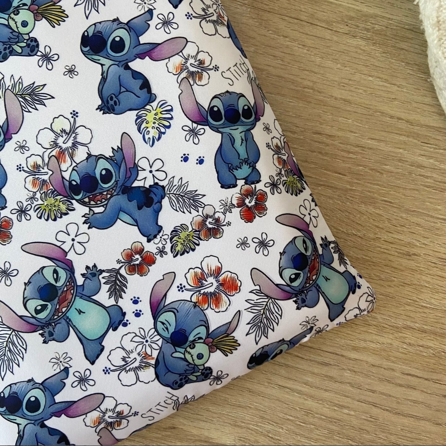 Funda literaria Stitch aloha