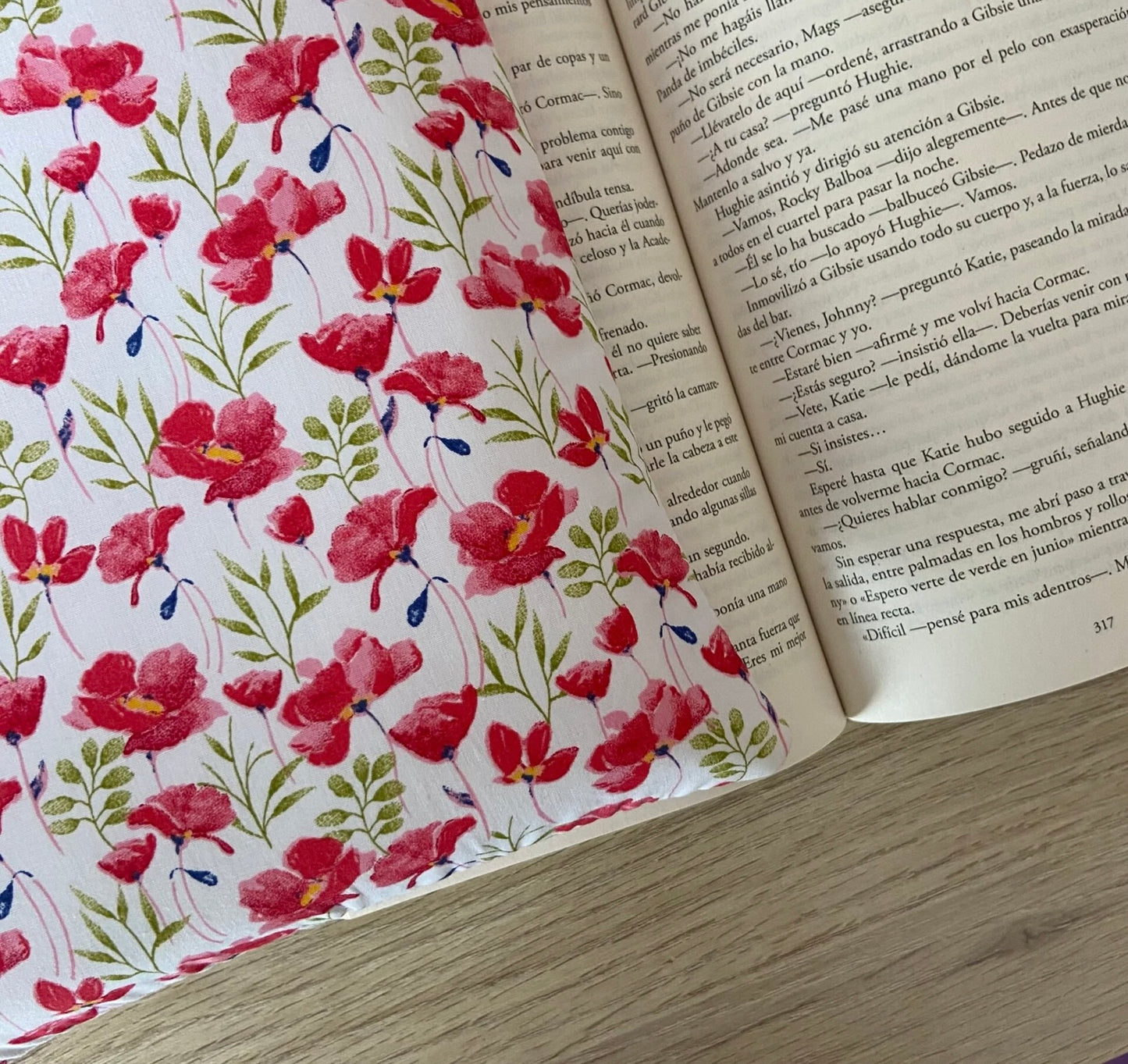 Funda literaria amapolas rojas