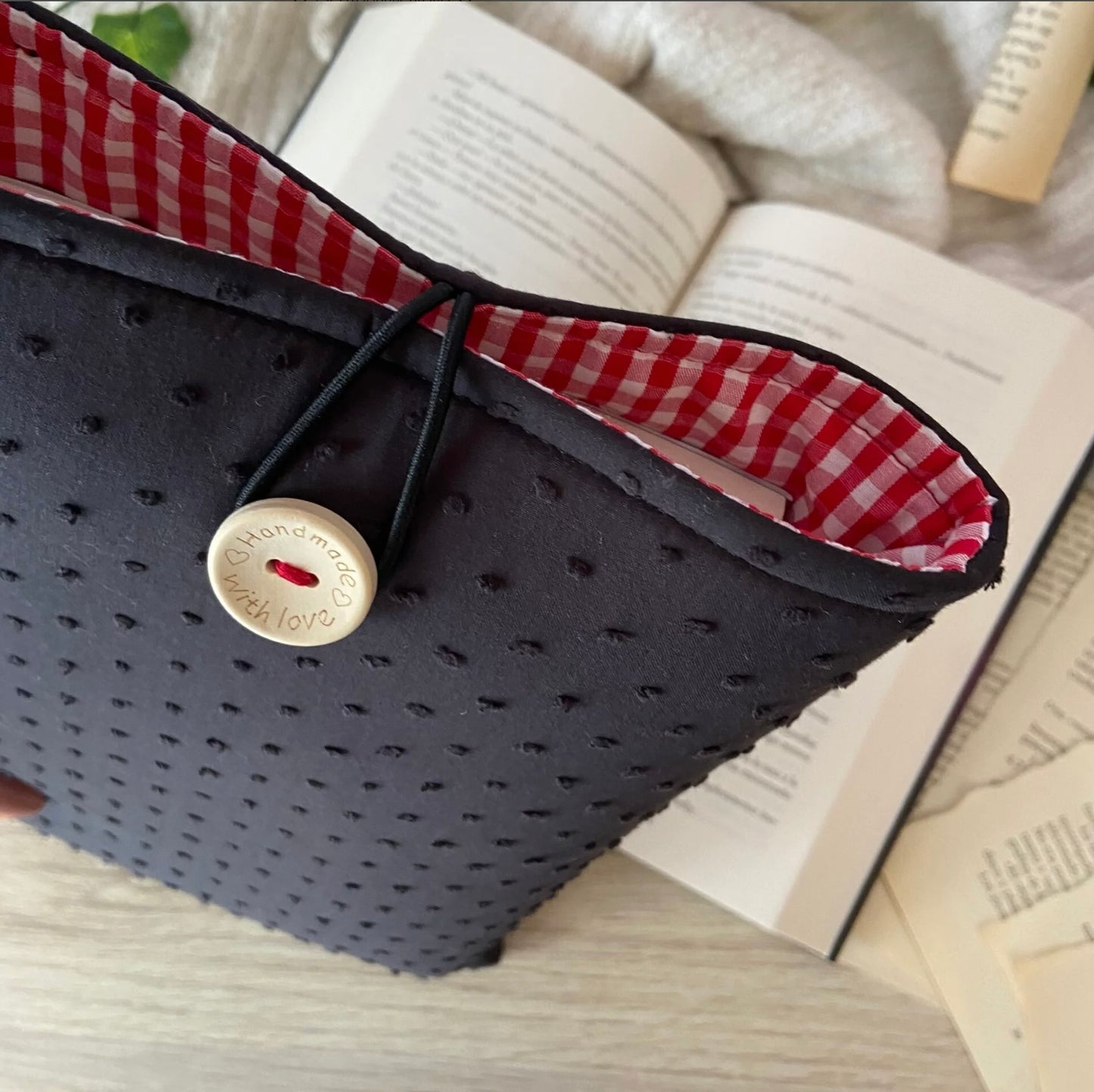 Funda literaria plumeti en negro