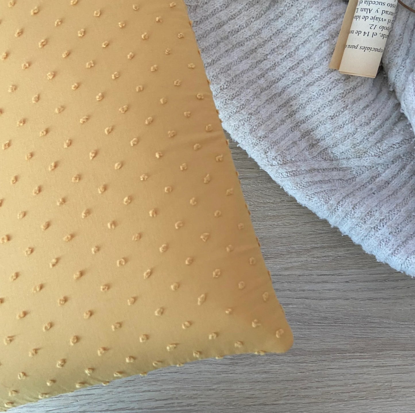 Funda literaria plumeti ocre