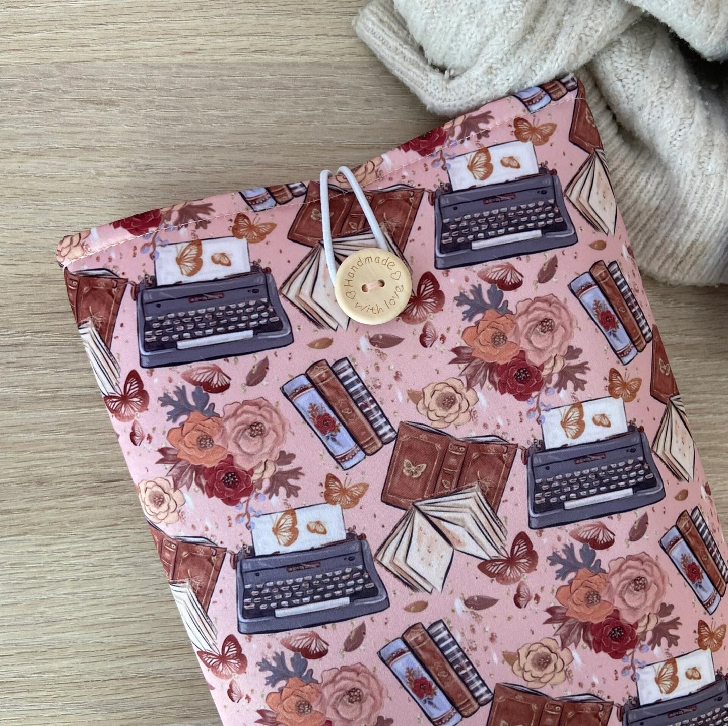 Funda literaria libros y máquinas de escribir