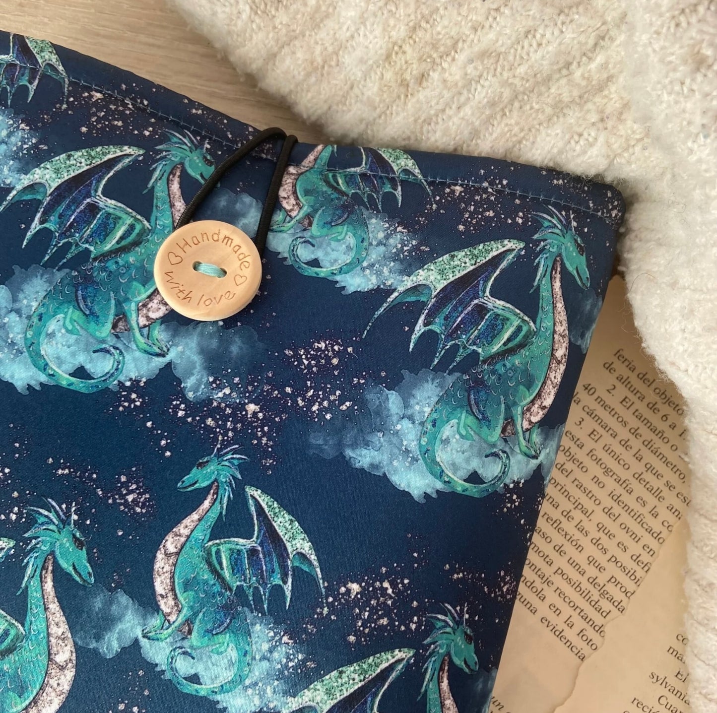 Funda literaria dragones