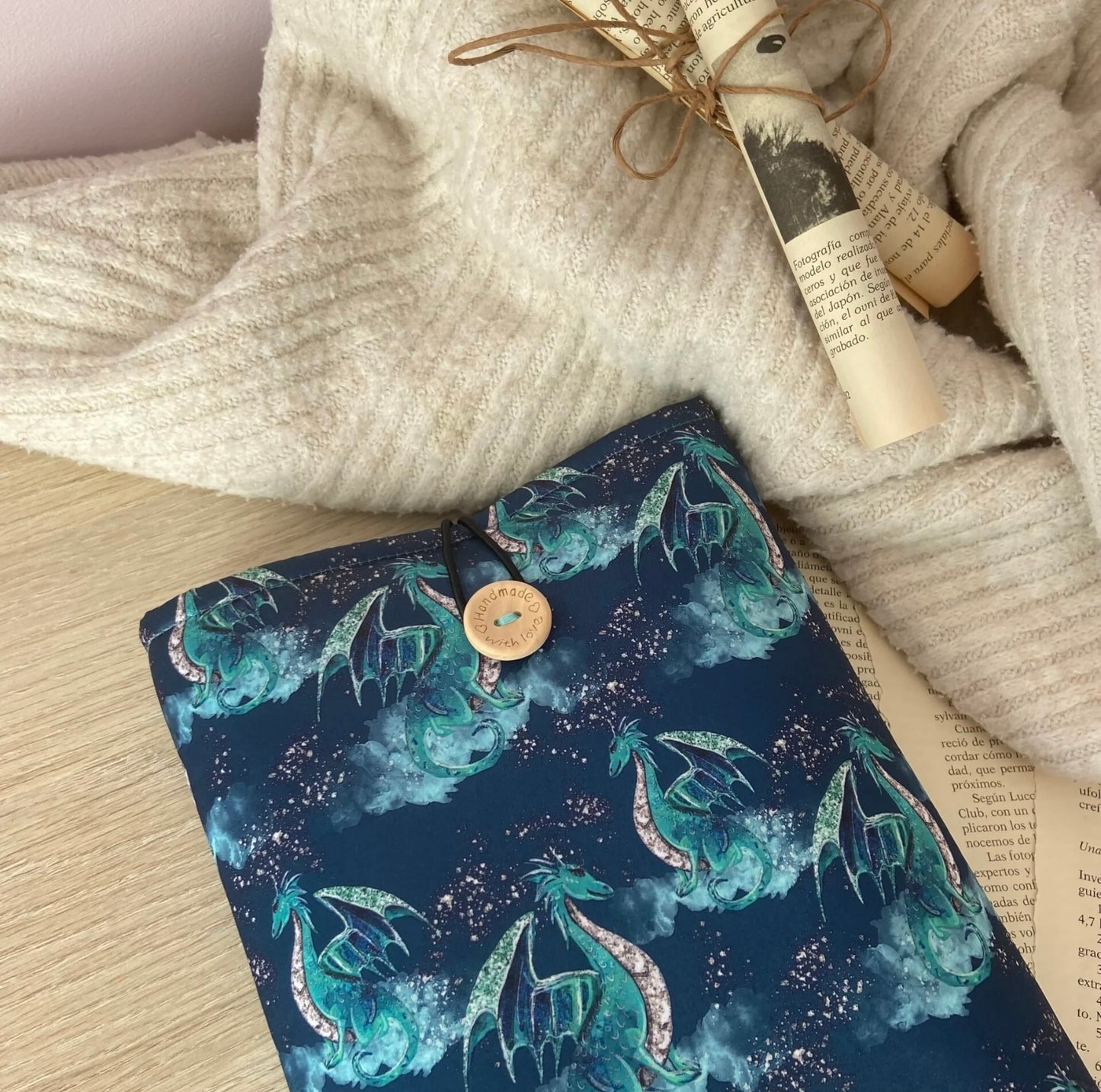 Funda literaria dragones