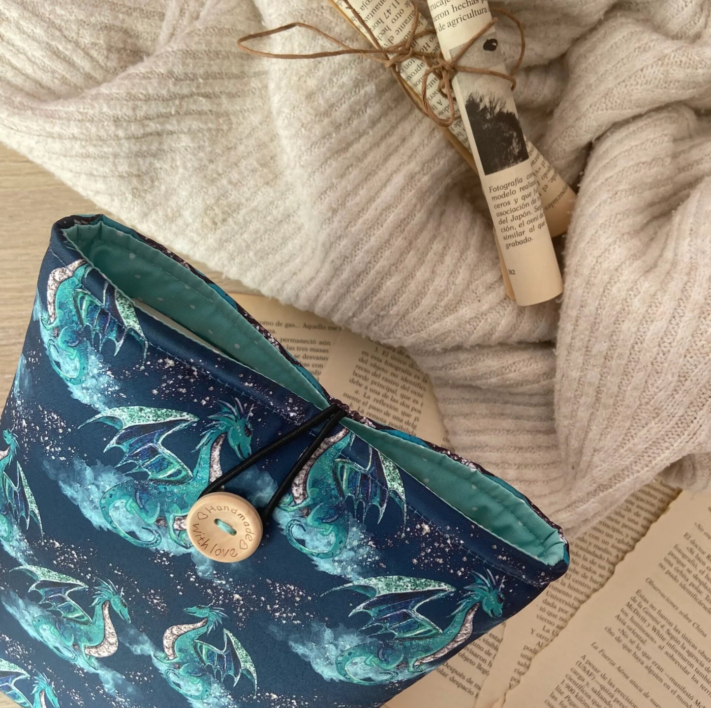 Funda literaria dragones