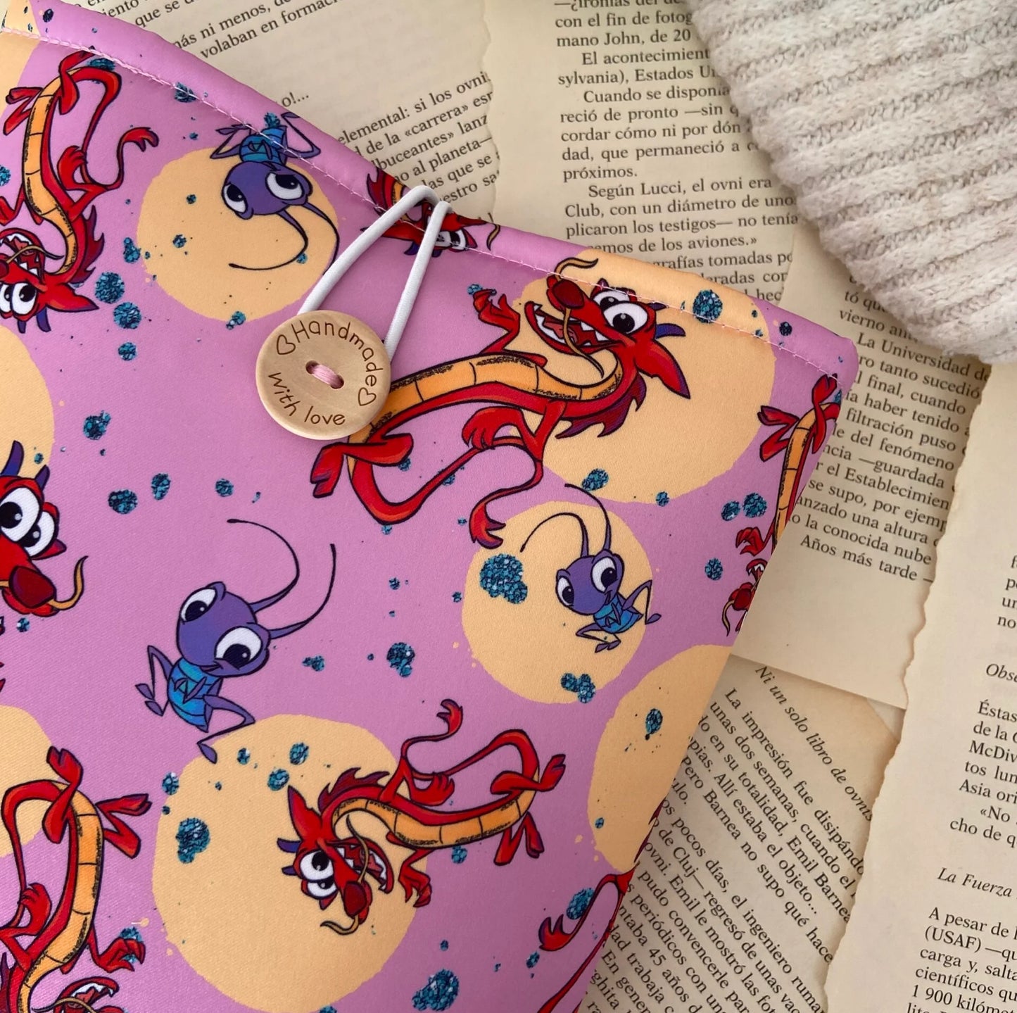 Funda literaria Mushu y Cri-kee