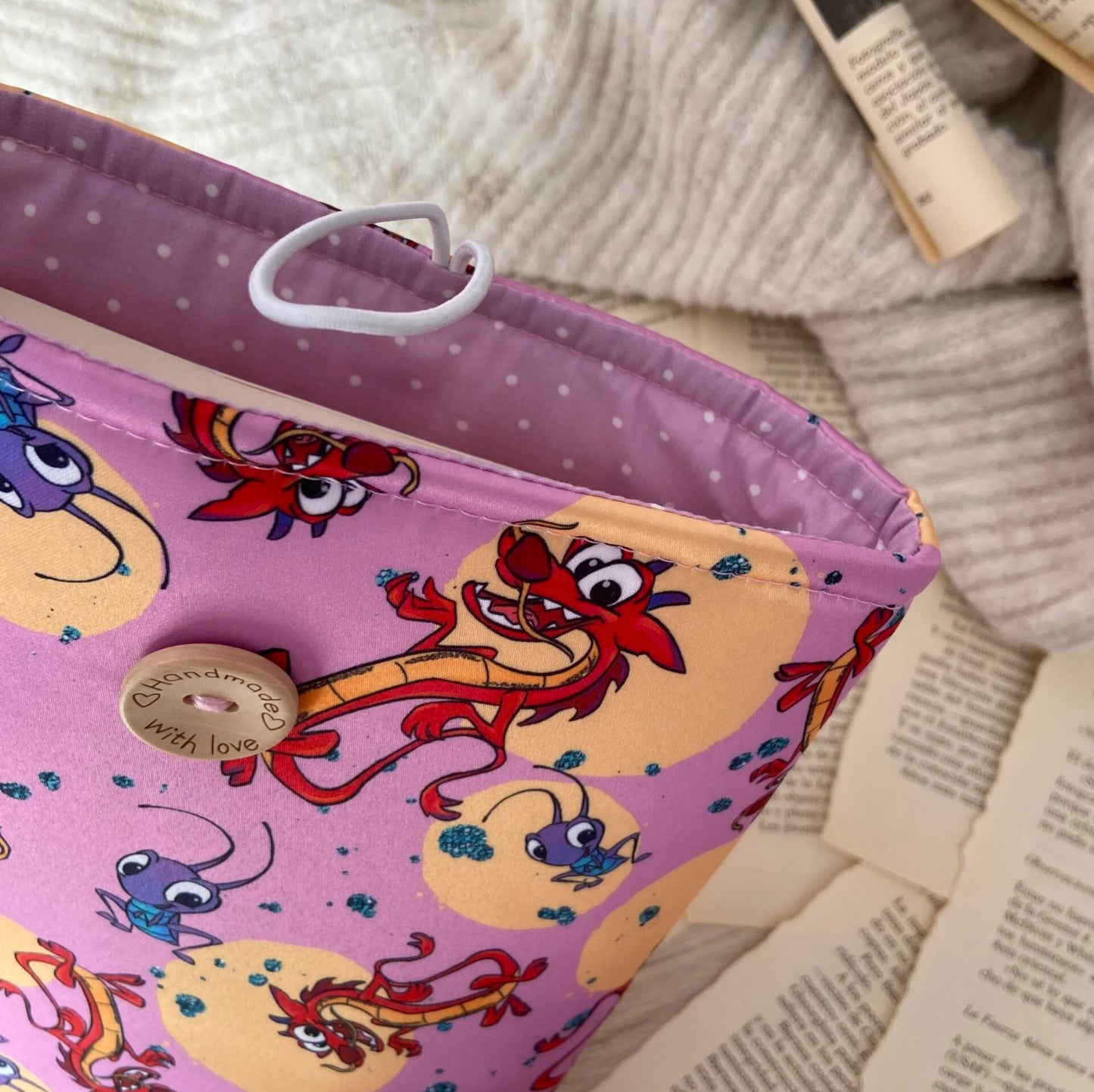 Funda literaria Mushu y Cri-kee