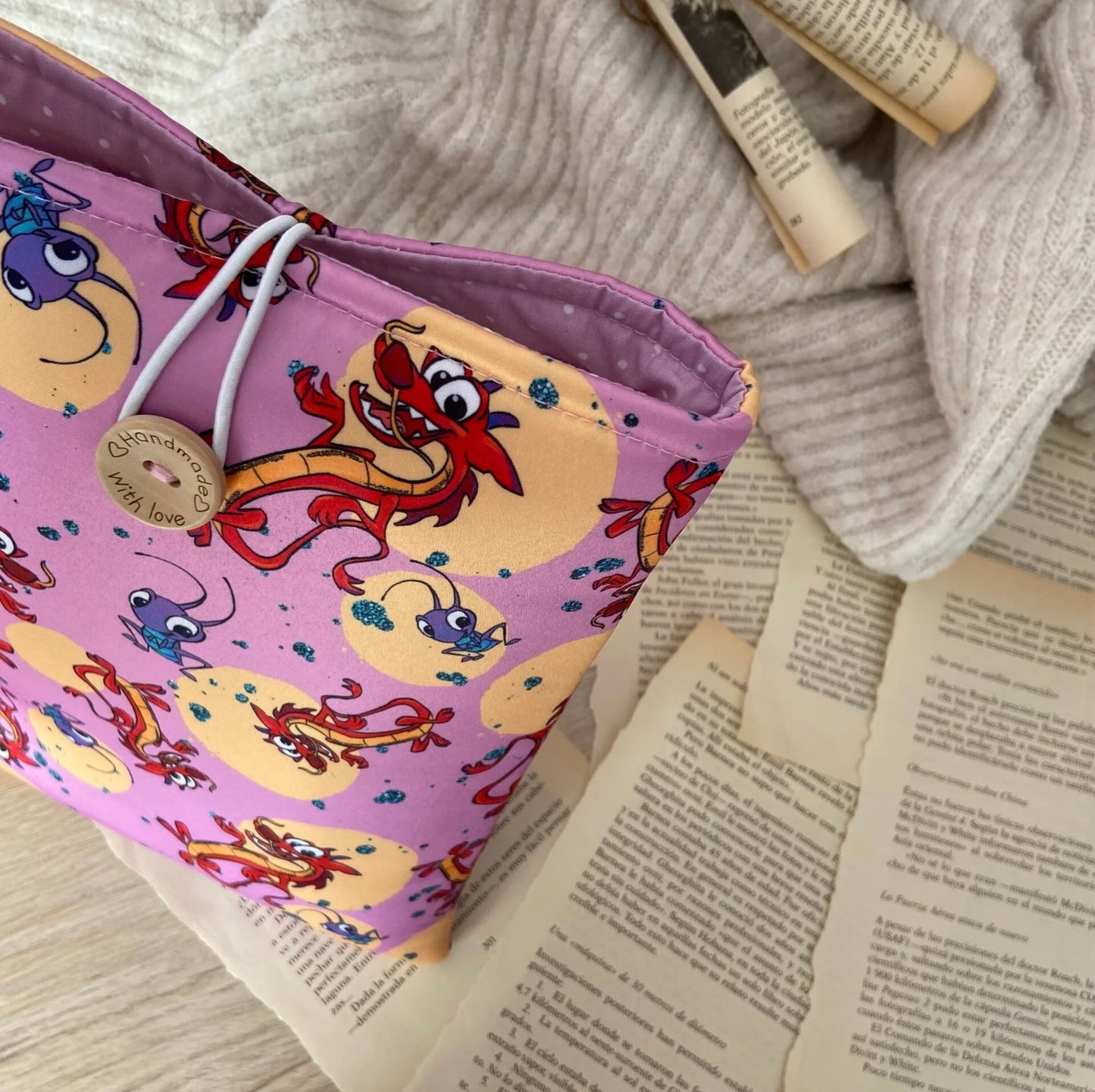 Funda literaria Mushu y Cri-kee