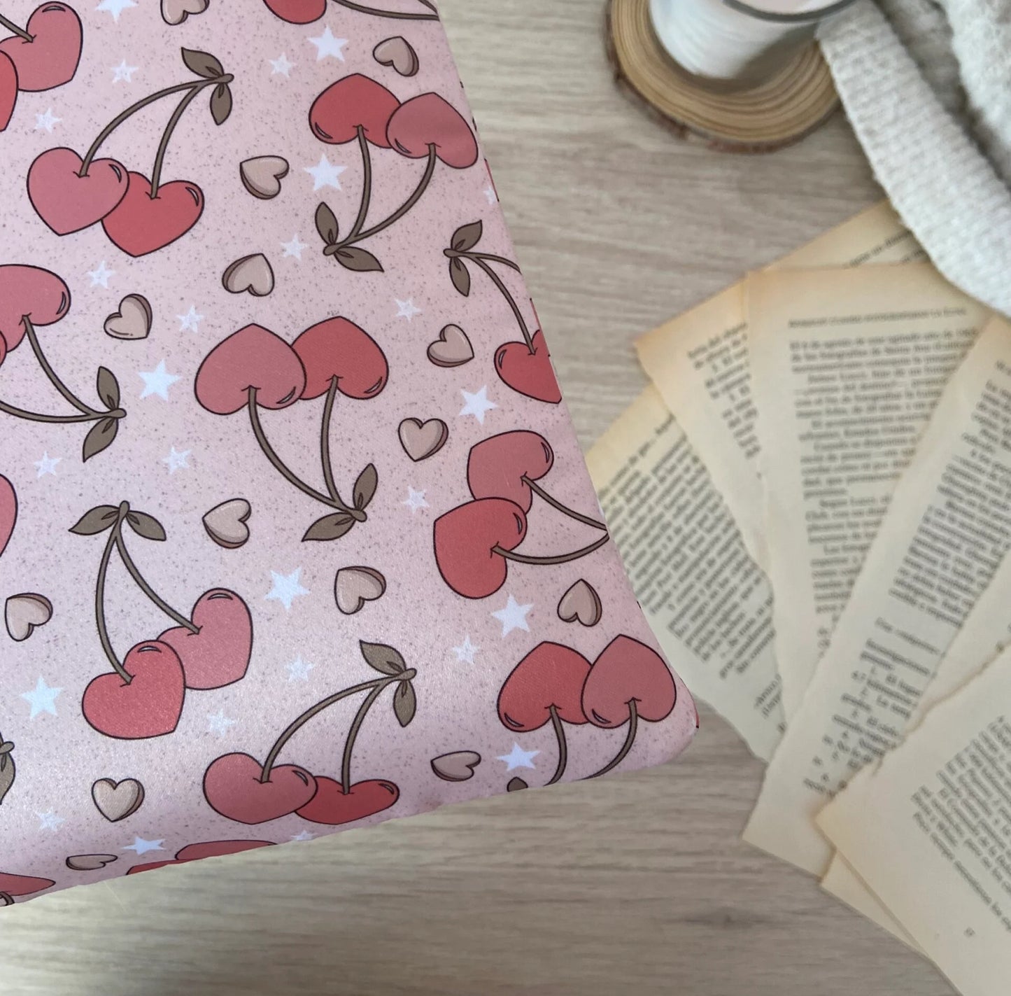 Funda literaria cerezas
