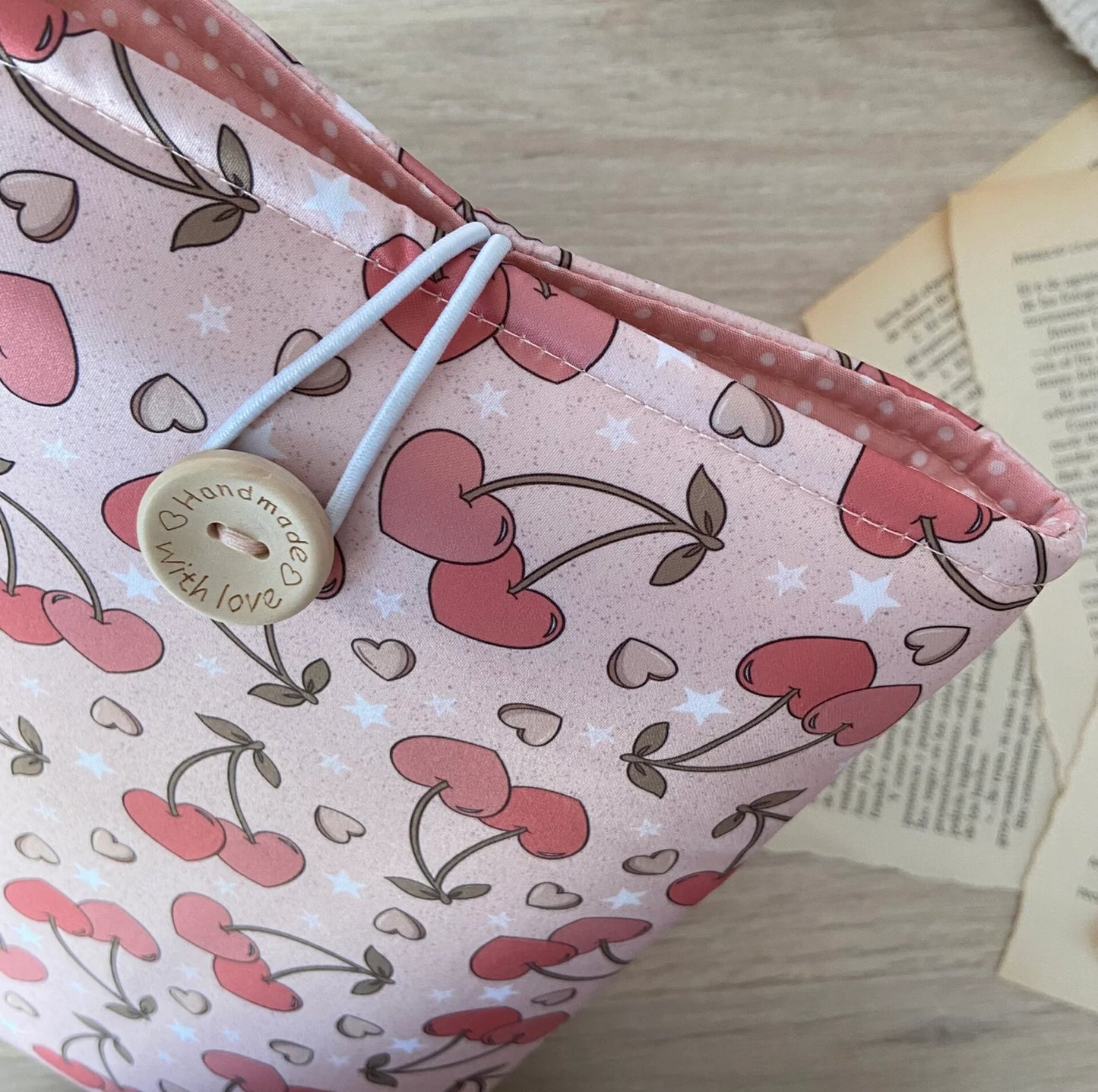 Funda literaria cerezas