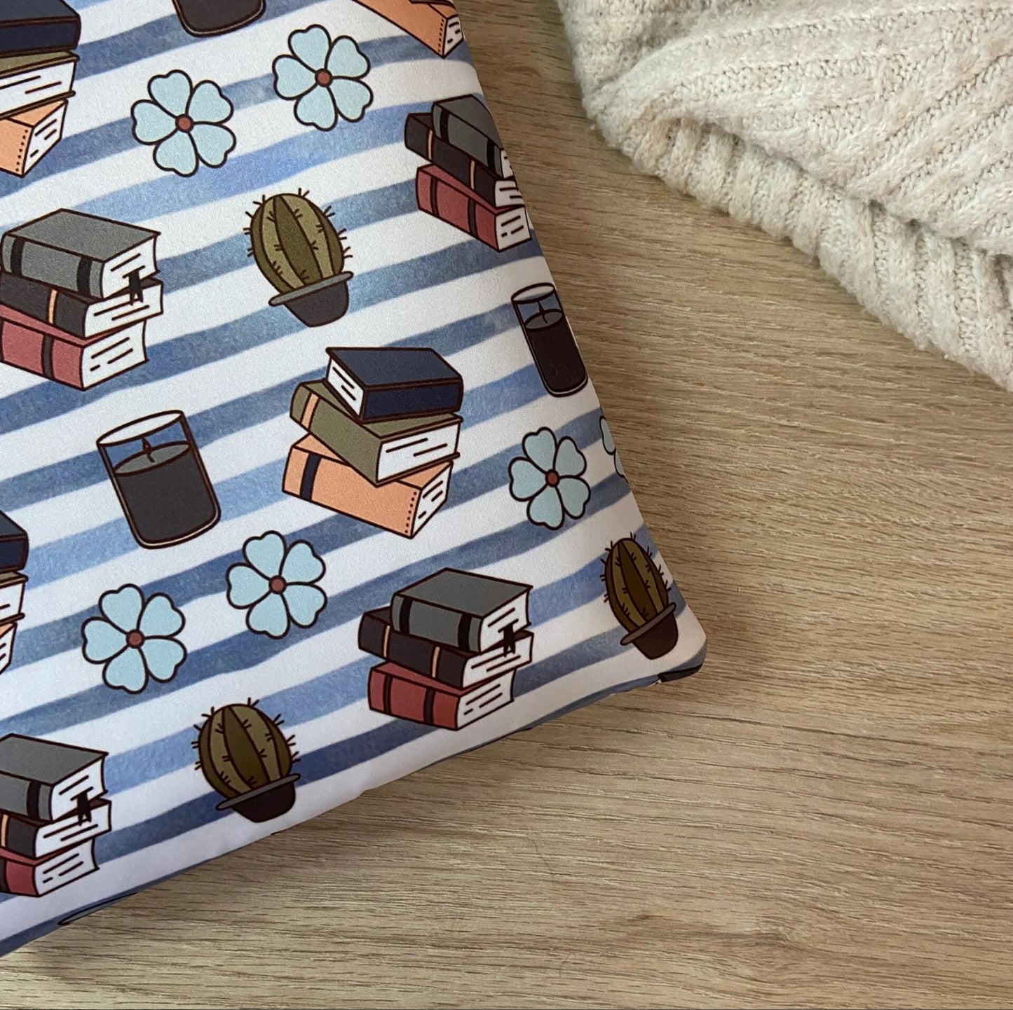 Funda literaria candle girl