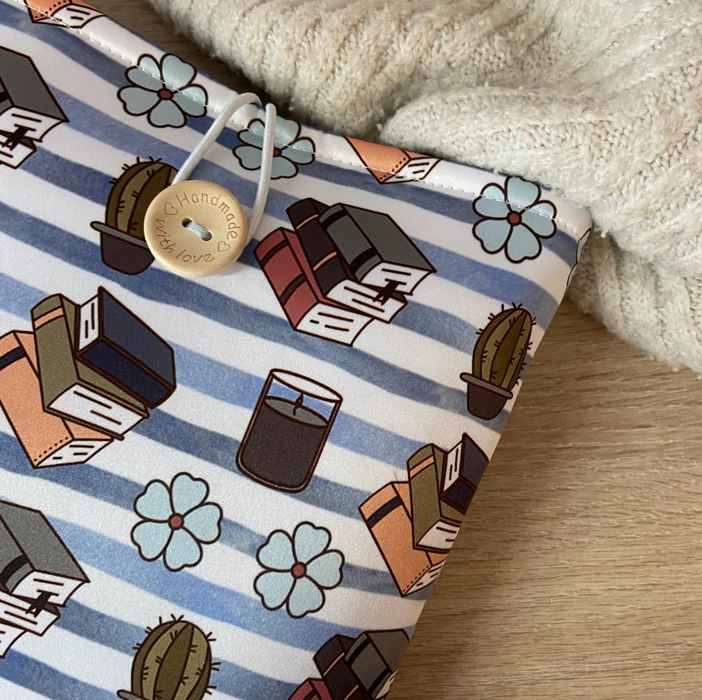 Funda literaria candle girl