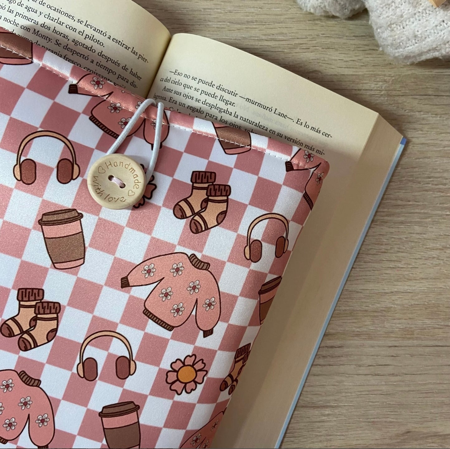 Funda literaria comfy girl