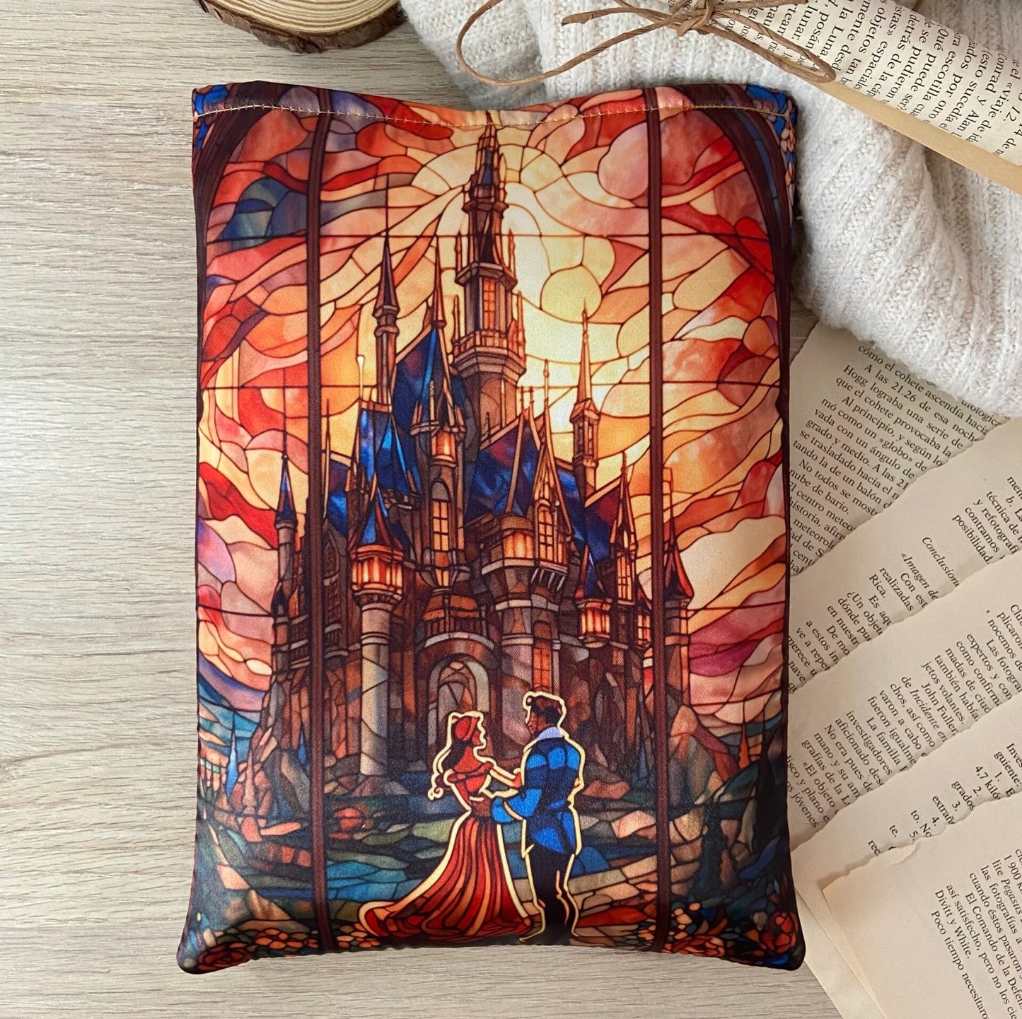 Funda literaria Bella y Bestia en su castillo
