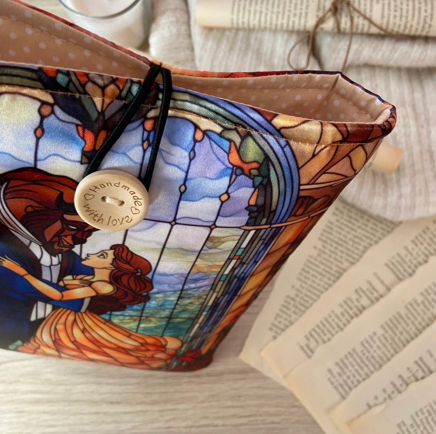 Funda literaria Bella y Bestia en su castillo