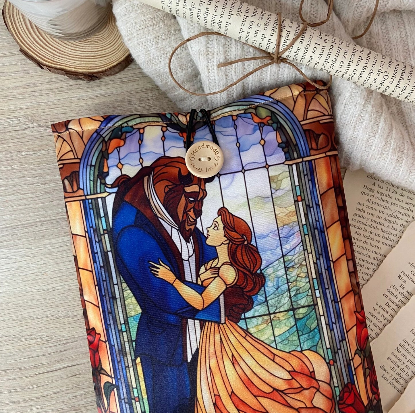 Funda literaria Bella y Bestia en su castillo