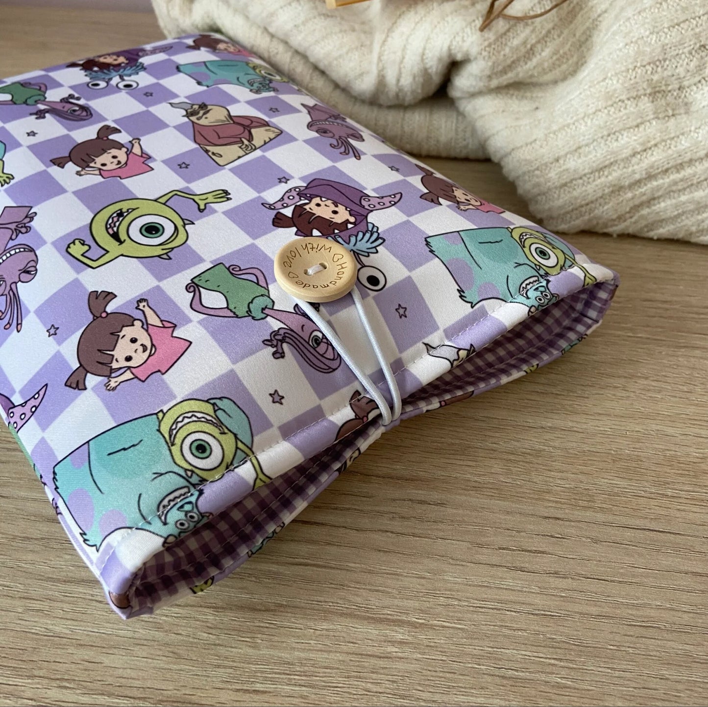 Funda literaria Monstruos SA