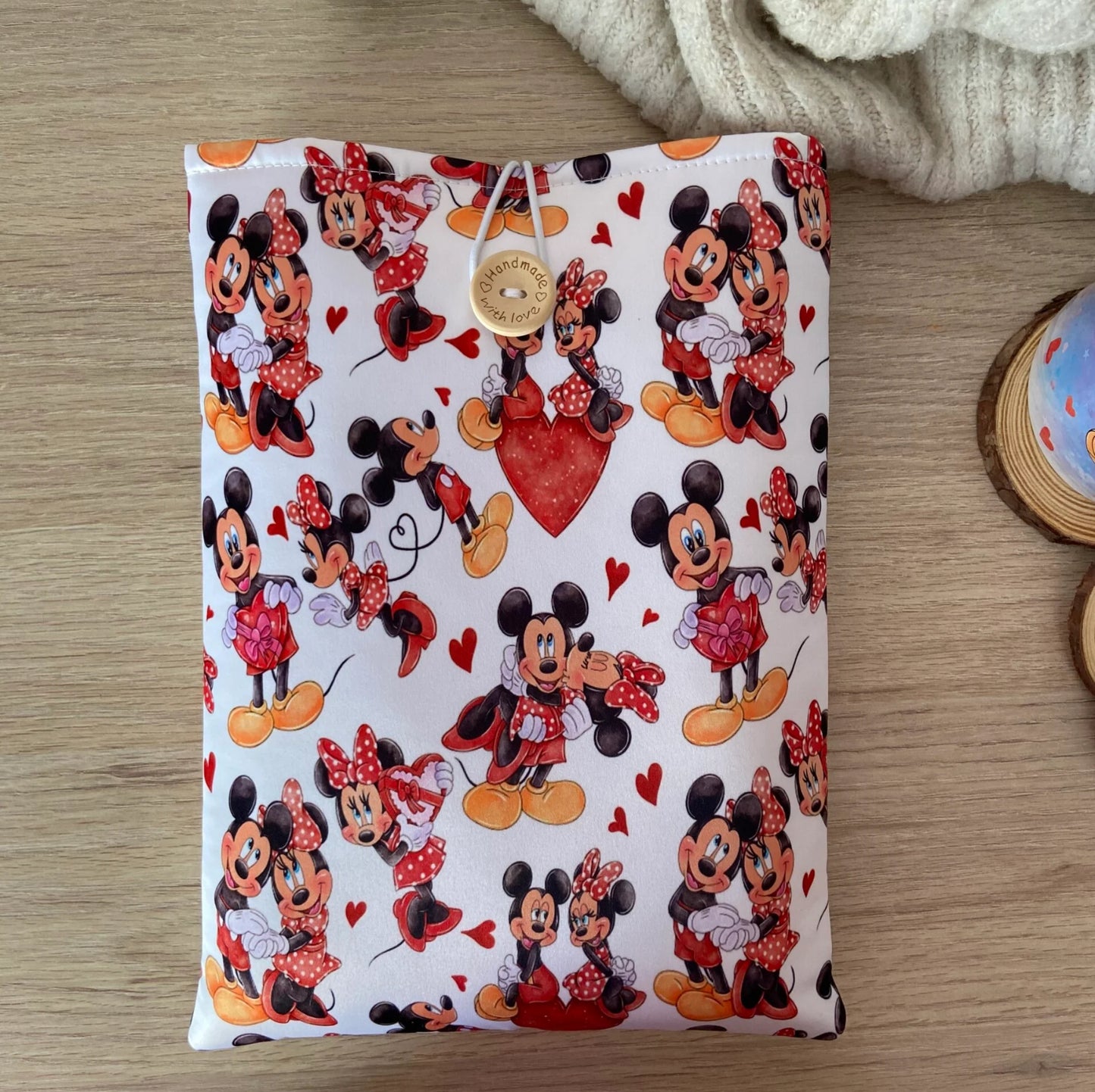 Funda literaria Minnie y Mickey enamorados